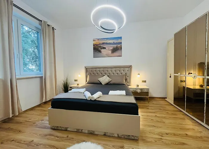 Detelina Bee Happy In Burgaz