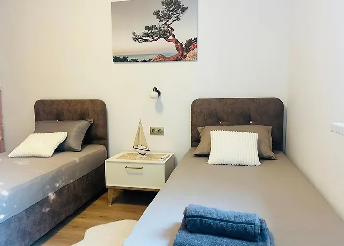 Detelina Bee Happy In Apartment Burgas