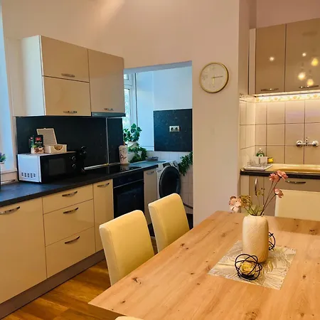 Detelina Bee Happy In 아파트 *