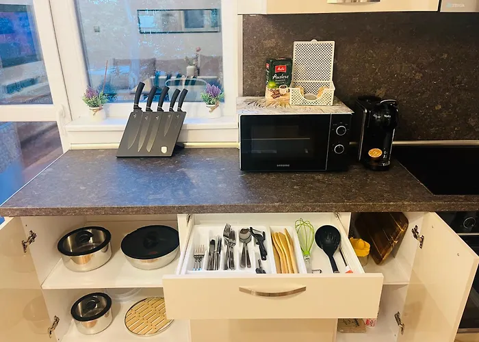 Detelina Bee Happy In * Бургас